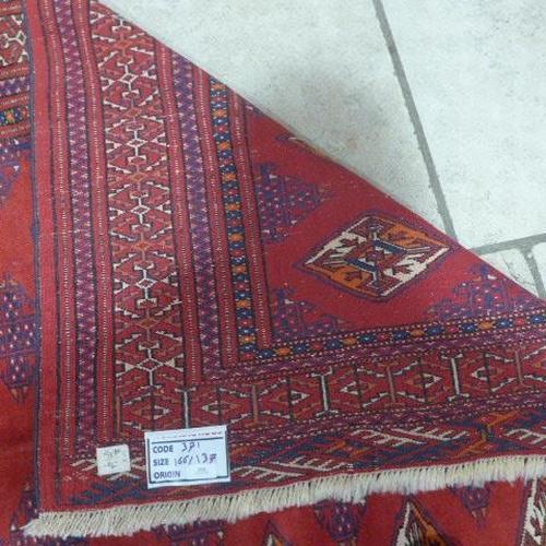 496 - A Turkman hand knotted woollen rug - 1.66m x 1.30m