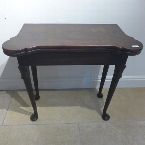 509 - A Georgian mahogany fold over tea table, 78cm wide, with a good patina