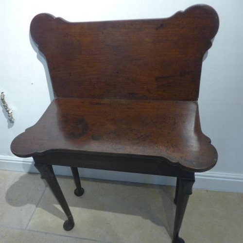 509 - A Georgian mahogany fold over tea table, 78cm wide, with a good patina