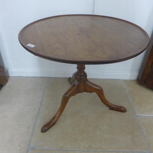 515 - A 19th century coffee table