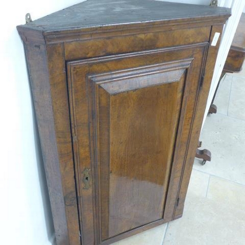 518 - A Georgian walnut corner wall cupboard with a nice patina - Height 83cm x Width 57cm