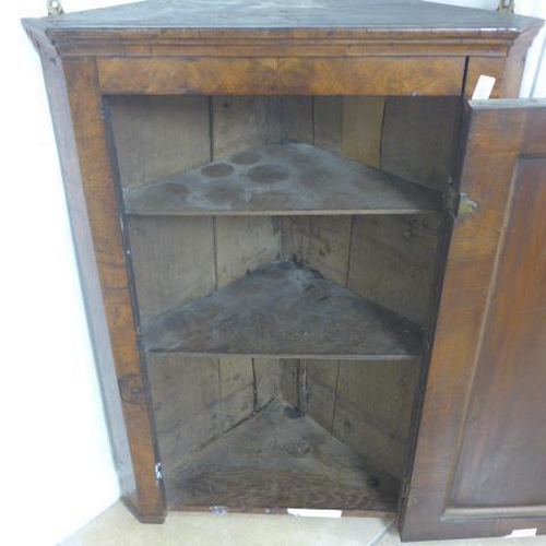 518 - A Georgian walnut corner wall cupboard with a nice patina - Height 83cm x Width 57cm