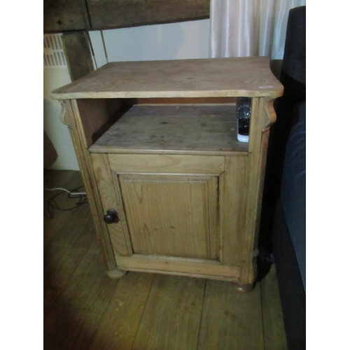 558 - A pine bedside chest