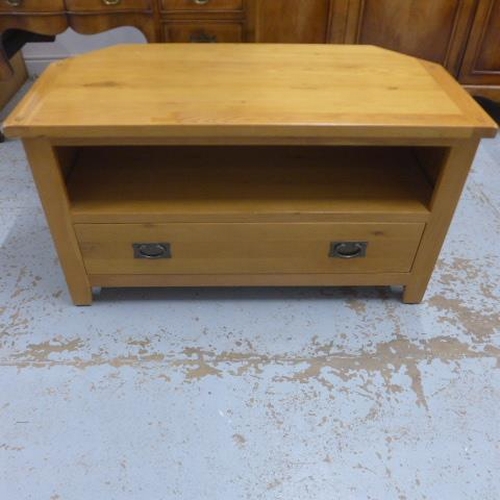 570 - A modern oak corner TV unit