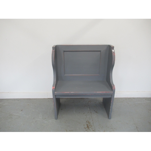 586 - A painted pine hall seat - Width 81cm