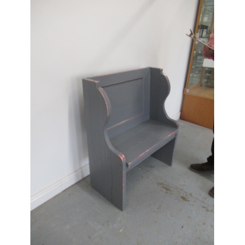 586 - A painted pine hall seat - Width 81cm