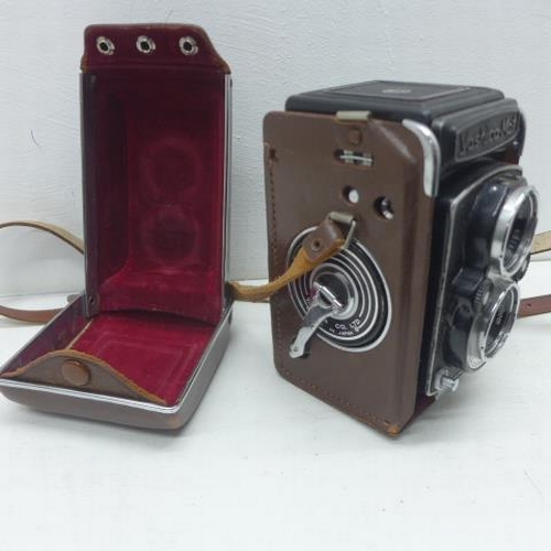 350 - A Yashica-Mat twin lens camera in its leather case