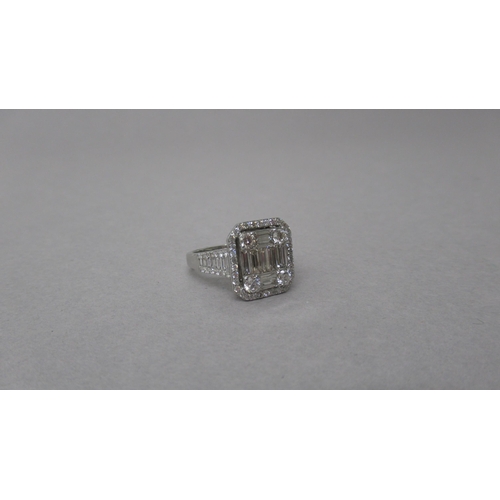 79 - An Art Deco style quality 18ct white gold ring with diamond shoulders - approx 2ct of diamonds, all ... 