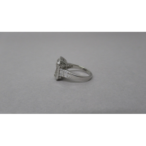 79 - An Art Deco style quality 18ct white gold ring with diamond shoulders - approx 2ct of diamonds, all ... 