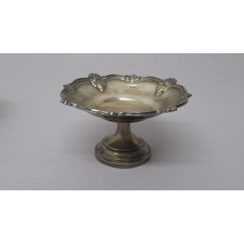 319 - Three silver bonbon dishes - 5cm x 9cm - Walker & Hall - Sheffield 1959 - total weight approx 4.9 tr... 