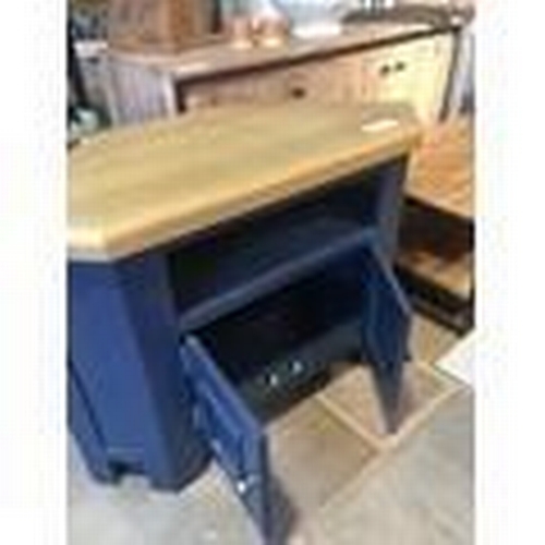 541 - Harrogate corner tv unit. Painted blue with oak top finish. Ex display

Solid Wood Frame
Cabinet Sto... 