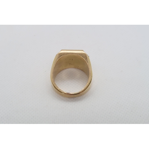 116 - A mans yellow gold (tested) signet ring - tested as approx 18ct - ring size S/T - weight approx 29.3... 