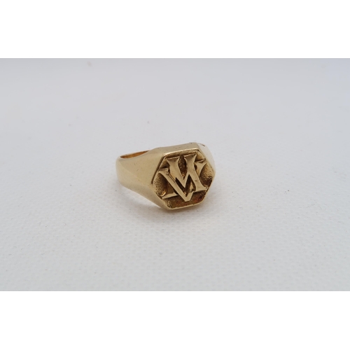 117 - A mans yellow gold (tested) signet ring - tested as approx 18ct - ring size P/Q - weight approx 14.5... 