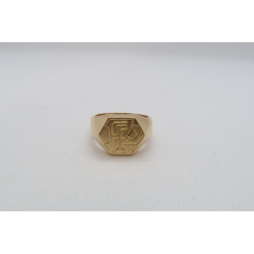 118 - A mans yellow gold (tested) signet ring - tested as approx 18ct - ring size P - approx weight 15 gra... 