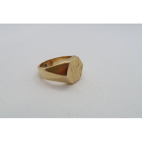 118 - A mans yellow gold (tested) signet ring - tested as approx 18ct - ring size P - approx weight 15 gra... 