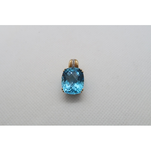 119 - A 9ct yellow gold large London blue topaz pendant - head size approx 16mm x 13mm