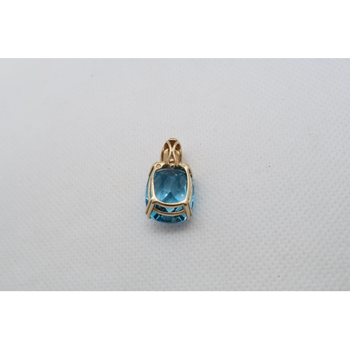 119 - A 9ct yellow gold large London blue topaz pendant - head size approx 16mm x 13mm