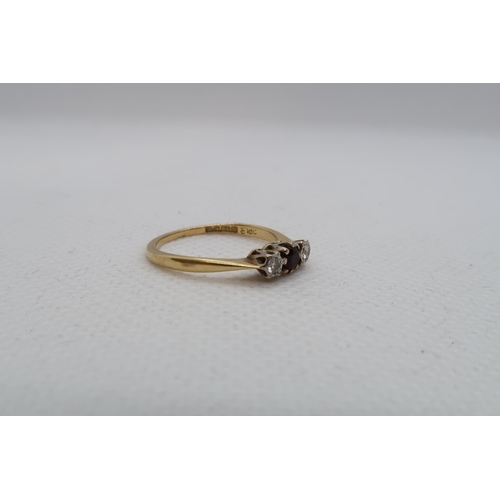 121 - An 18ct yellow gold (hallmarked) three stone ring with diamonds and garnet - ring size L - approx we... 