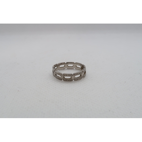 122 - A platinum pierced band - ring size L - approx weight 3.2 grams