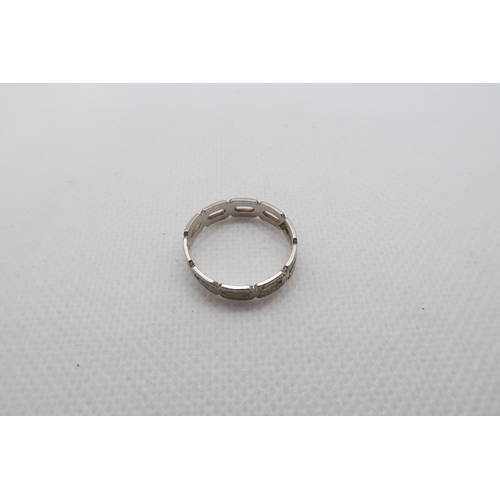 122 - A platinum pierced band - ring size L - approx weight 3.2 grams