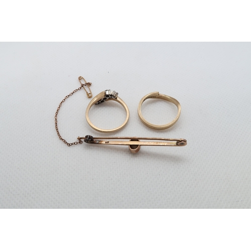 152 - Two 9ct yellow gold (hallmarked) rings and 9ct (hallmarked) and opal bar brooch - approx weight 7.4 ... 