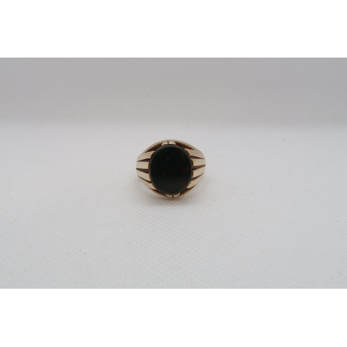 174 - A 9ct yellow gold (hallmarked) bloodstone ring size Q - approx weight 8.7 grams