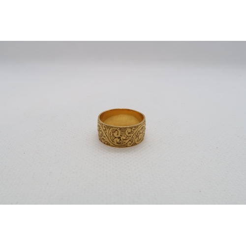 178 - A 22ct yellow gold (hallmarked) band with chased decoration - ring size L - weight approx 6.7 grams