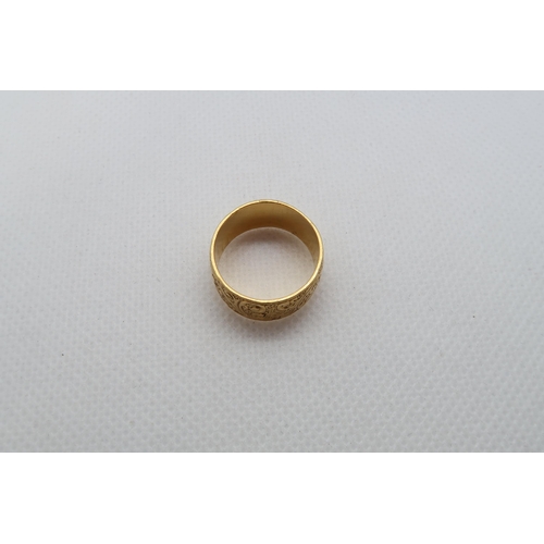 178 - A 22ct yellow gold (hallmarked) band with chased decoration - ring size L - weight approx 6.7 grams