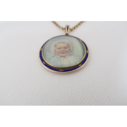 188 - An approx 9ct yellow gold (tested) and enamel frame pendant - approx 3.5cm diameter with frame and r... 