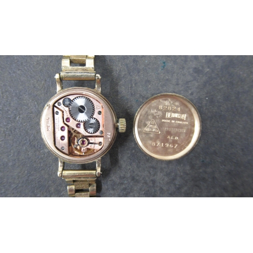 255 - A ladies Omega 9ct gold cased wristwatch with round case 20mm - Omega Cal. 244 movement - working in... 