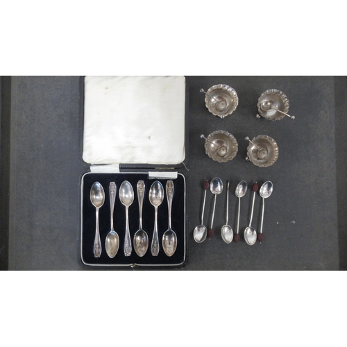 295 - Silver items to include 4 salts, six teaspoons and six coffee spoons - approx total weight 5.2 troy ... 