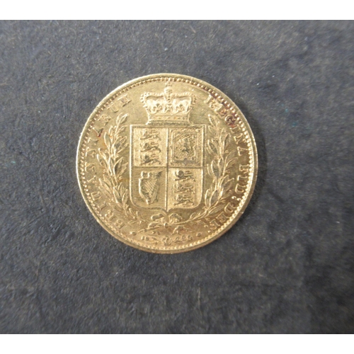 325 - An 1860 gold sovereign