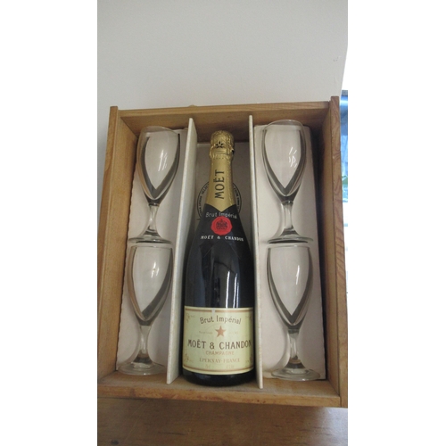 361 - A bottle of Moet & Chandon and four glasses in a wooden case