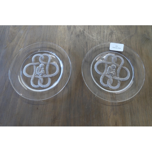 375 - A pair of Lalique dishes with Putti, signed - Diameter 16cm