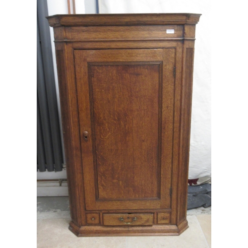 502 - An oak corner cupboard - 122cm x 76cm