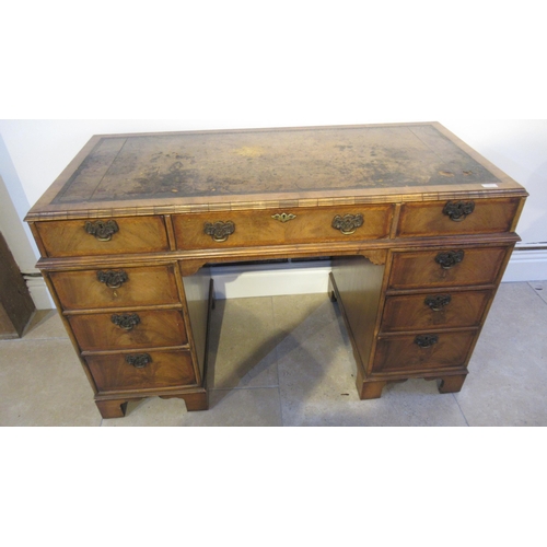 507 - A good quality late 19th century walnut nine drawer knee hole desk with a leather inset top - Width ... 