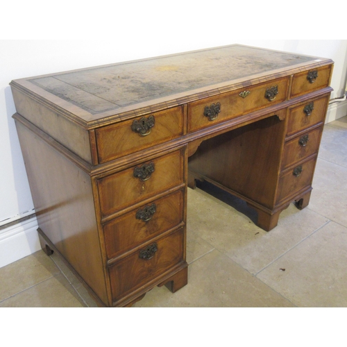 507 - A good quality late 19th century walnut nine drawer knee hole desk with a leather inset top - Width ... 