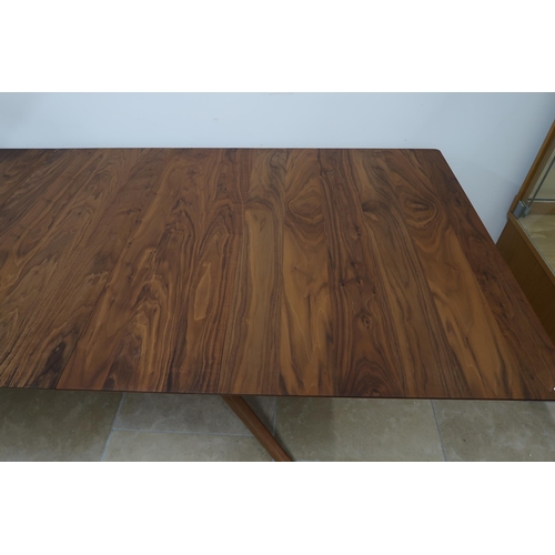 514 - A Mathew Hilton cross extending dining table 2m x 1m x 0.75cm tall, extends to 3m with the leaves, s... 