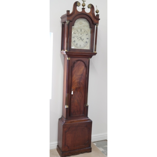 551 - A good quality 8 day longcase clock with an arched convex dial with seconds hand and a calendar - th... 