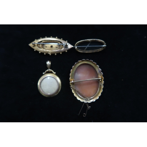 92 - Three 9ct gold brooches - Agate (hallmarked) Etruscan (hallmarked) cameo (tested) with a 9ct (hallma... 