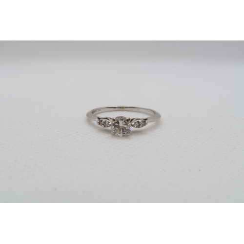 95 - A 14ct white gold diamond ring with diamond shoulders - centre diamond approx 0.5ct - diamonds are b... 