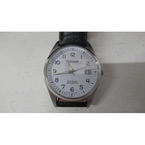 274 - A gents Citizen Eco-Drive wristwatch - steel round case 38mm with box - movement going but needs set... 