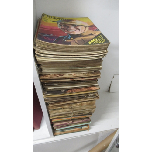 385 - A large collection of Picture Show magazines as per photographed list, together with a large number ... 