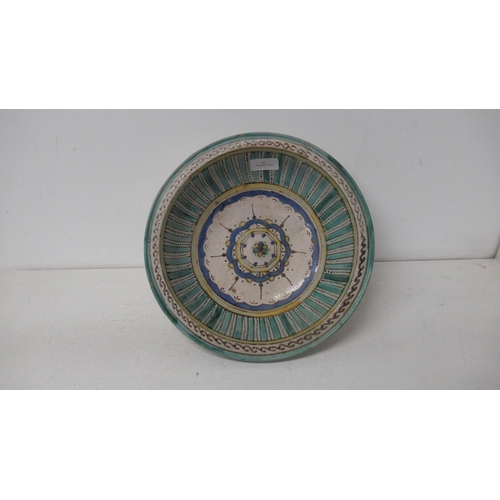 391 - A Moroccan ceramic bowl - Diameter 28cm