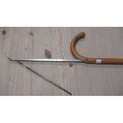 394 - A horse measuring walking stick - 95cm