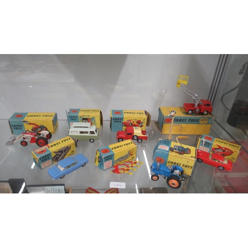 468 - Corgi models all boxed to include: Land Rover 417, Hydraulic tower wagon with broken lamp stand 14, ... 