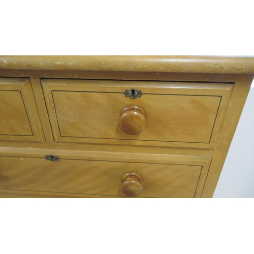 520 - A late 19th/20th century pine five drawer chest of drawers with original knobs and keys, splits in t... 