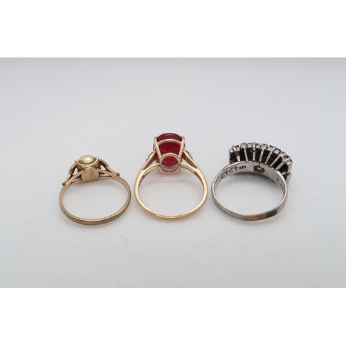 206 - Three rings, approx 9ct