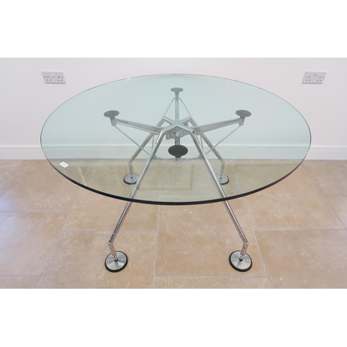 568 - A Tecno Norman Foster glass top table - Diameter 120cm