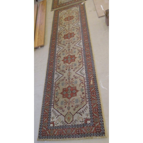 594 - A modern woollen Royal Ottoman rug - 3m x 0.80m - in good condition